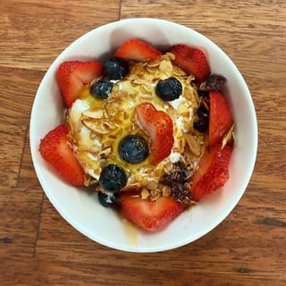 Greek Yogurt Bowl (V)